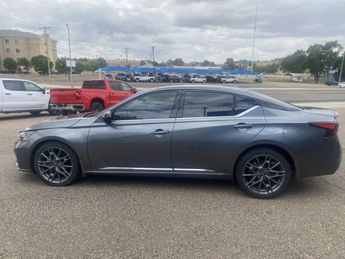 Used 2023 Nissan Altima 2.5 SR w/ SR Premium Package FWD image 5