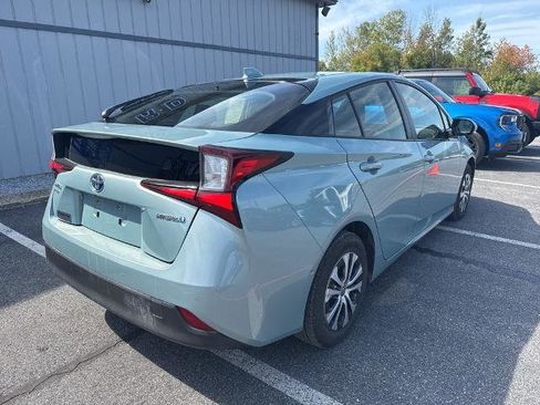 Used 2020 Toyota Prius LE image 3