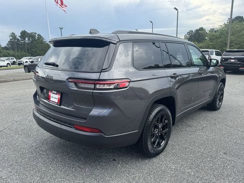 Used 2024 Jeep Grand Cherokee L Altitude image 5