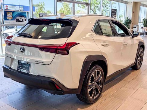 New 2026 Lexus UX 300h FWD image 4