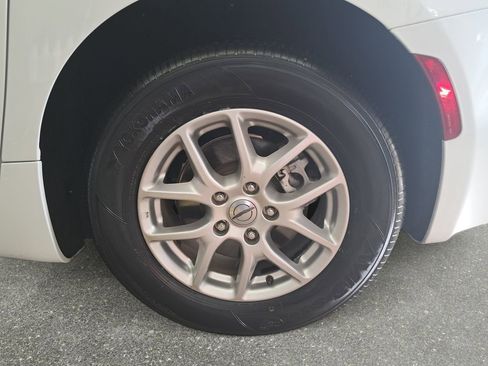 Certified 2024 Chrysler Pacifica Touring-L image 35