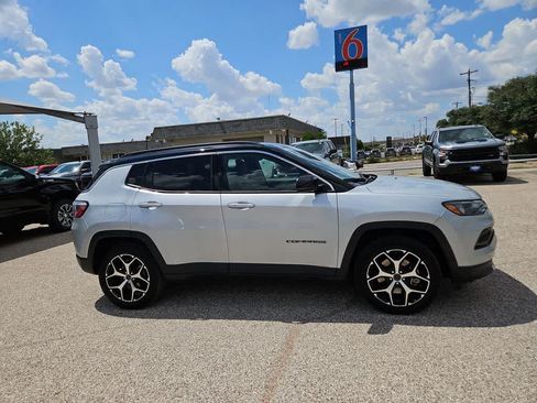 Used 2025 Jeep Compass Limited AWD/4WD image 9