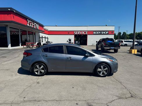 Used 2018 Kia Forte S w/ S Technology Plus Package FWD image 2