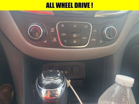 Used 2019 Chevrolet Equinox LT w/ Sun & Navigation Package AWD/4WD image 9