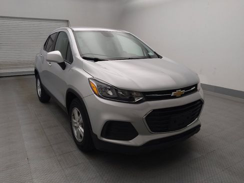 Used 2020 Chevrolet Trax LS w/ Tint and Cruise Package FWD image 14