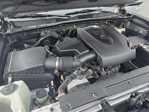 Used 2020 Toyota Tacoma SR5 image 24