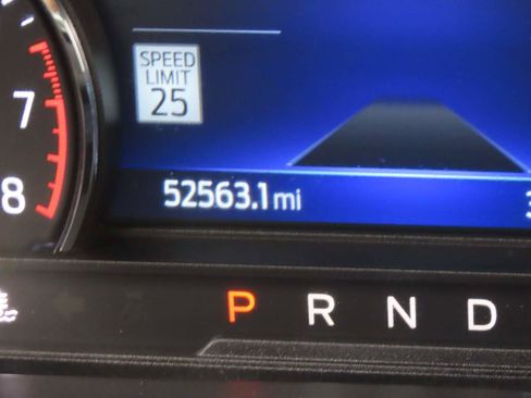 Used 2023 Ford Explorer Limited image 7