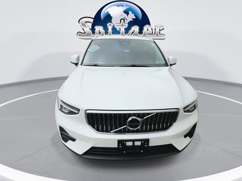 Used 2023 Volvo XC40 B5 Plus w/ Climate Package image 3