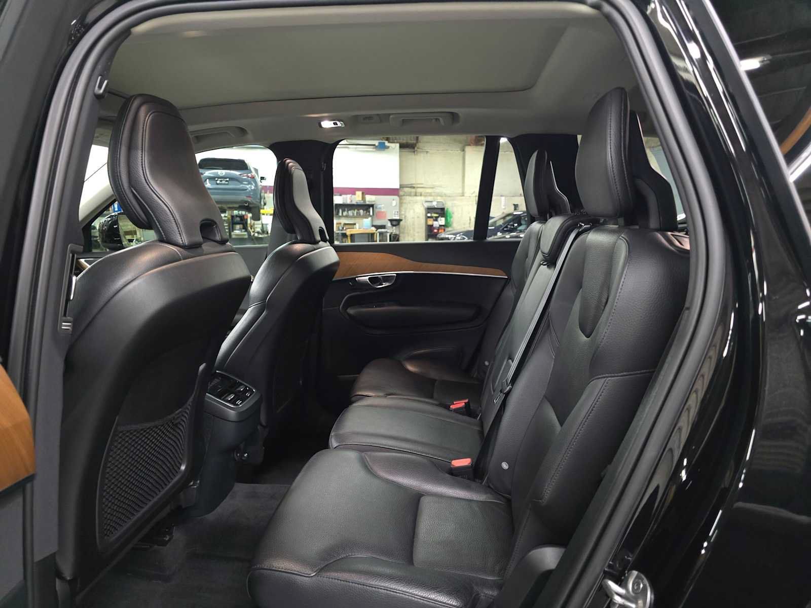 Used 2022 Volvo XC90 T6 Momentum w/ Climate Package AWD/4WD image 16