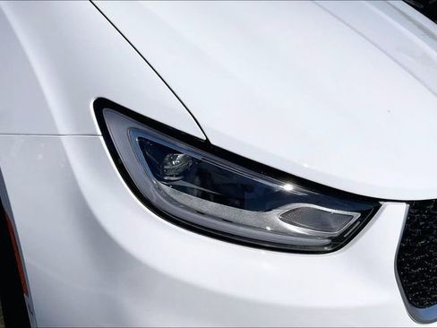 New 2026 Chrysler Pacifica Pinnacle image 11