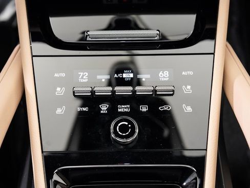 Used 2025 Porsche Cayenne image 20