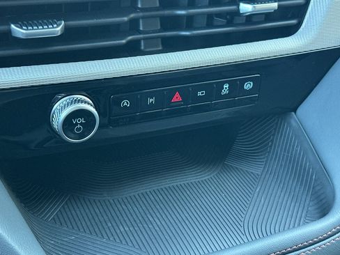 New 2025 Ford Explorer Active w/ Active Comfort Package image 22