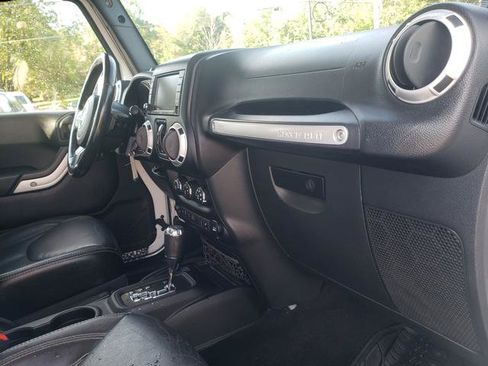 Used 2014 Jeep Wrangler Unlimited Rubicon w/ Connectivity Group AWD/4WD image 20