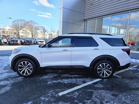 Used 2023 Ford Explorer ST-Line w/ Class IV Trailer Tow Package image 2