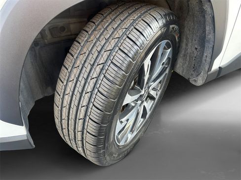 Used 2022 Toyota Corolla Cross XLE w/ Convenience Package image 9