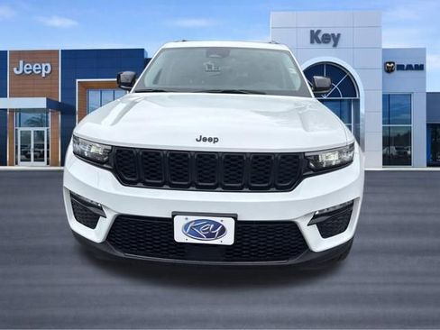 Used 2023 Jeep Grand Cherokee Limited w/ Black Appearance Package AWD/4WD image 2