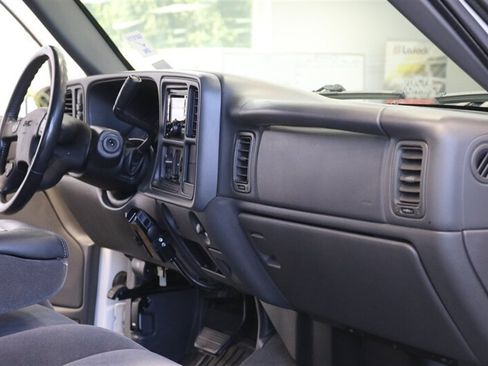 Used 2005 GMC Sierra 2500 SLE w/ Heavy-Duty Power Package AWD/4WD image 84