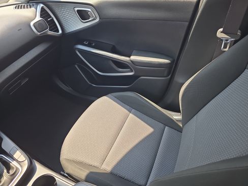 Certified 2022 Kia Soul LX image 15