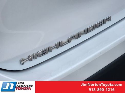 Used 2023 Toyota Highlander LE image 13