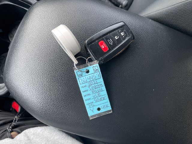 Used 2021 Toyota RAV4 XLE w/ Convenience Package AWD/4WD image 18