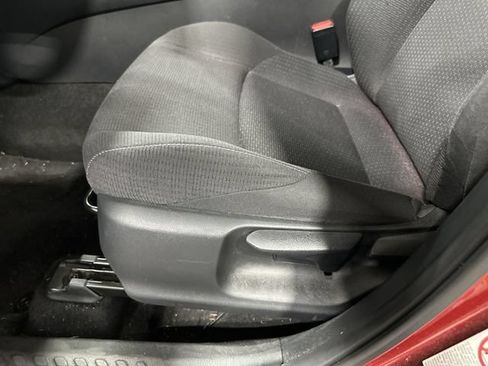 Used 2018 Toyota C-HR XLE FWD image 18