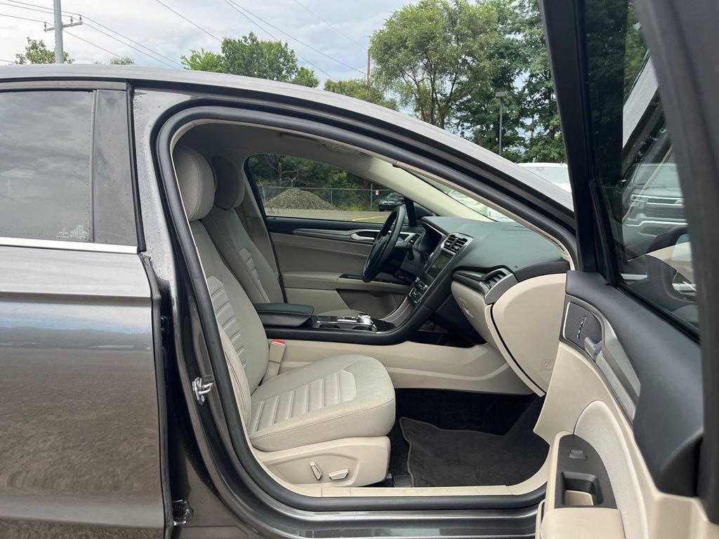 Used 2018 Ford Fusion SE w/ Fusion SE Technology Package FWD image 32