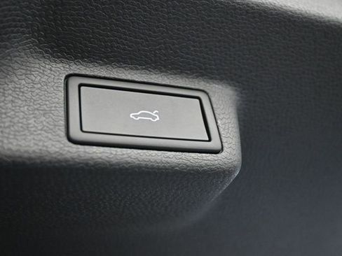 New 2025 Volkswagen ID. Buzz 1st Edition image 25