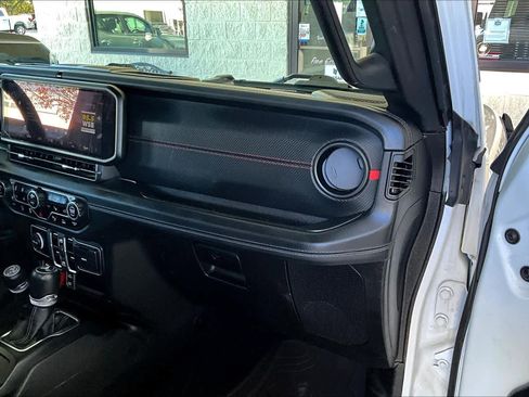 Used 2024 Jeep Wrangler Unlimited Rubicon image 17