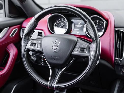 Used 2017 Maserati Levante S AWD/4WD image 9