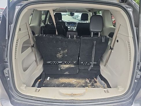 Used 2022 Chrysler Pacifica Touring-L FWD image 5