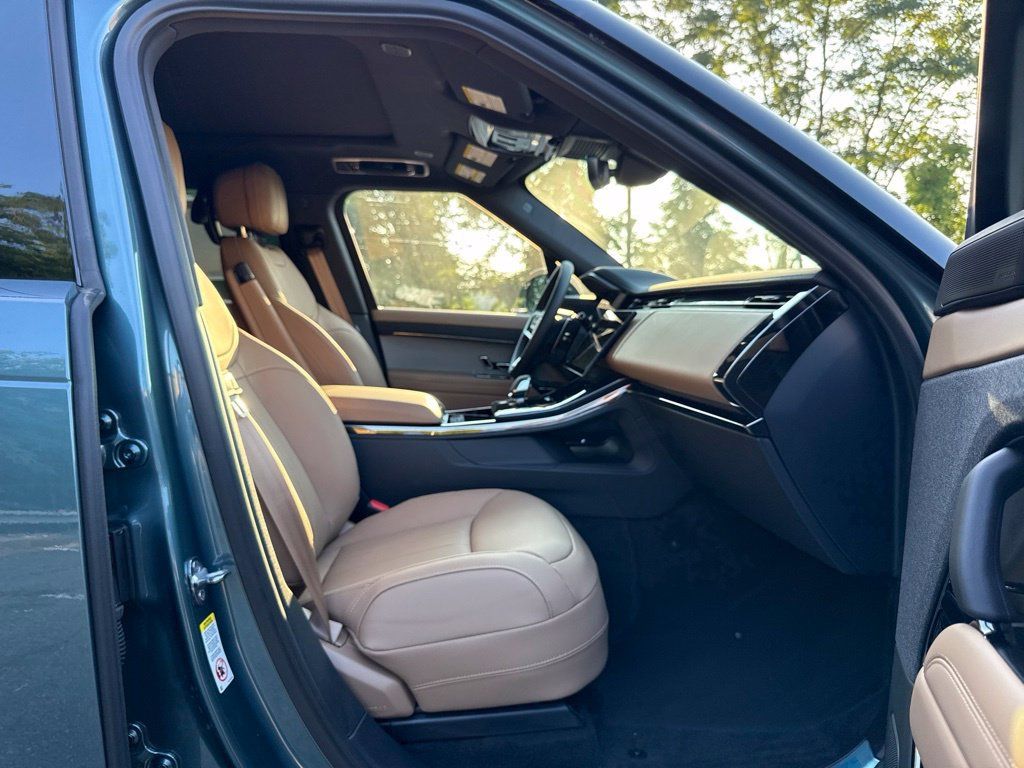 New 2026 Land Rover Range Rover Sport SE AWD/4WD image 17