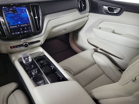 Used 2023 Volvo XC60 B5 Ultimate w/ Protection Package Premier FWD image 19