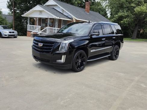 Used 2018 Cadillac Escalade Luxury AWD/4WD image 1