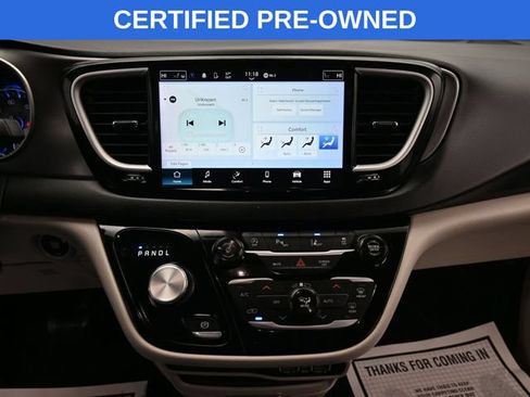 Used 2023 Chrysler Pacifica Touring-L FWD image 21