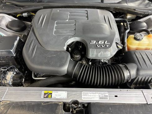 Used 2014 Dodge Challenger SXT image 29