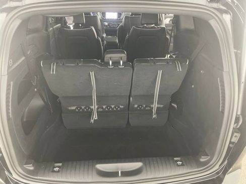 Used 2025 Chrysler Pacifica Limited image 48