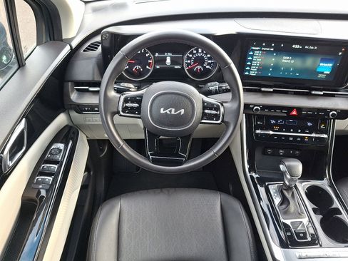 Certified 2023 Kia Carnival EX image 12