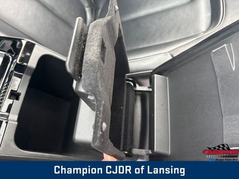 Used 2022 Jeep Grand Cherokee Limited image 29