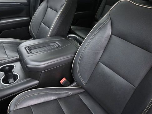 Used 2021 GMC Yukon XL SLT w/ SLT Luxury Plus Package image 8