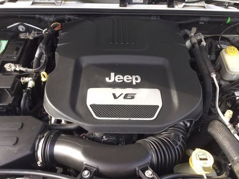 Used 2017 Jeep Wrangler Unlimited Sport w/ Quick Order Package 24S AWD/4WD image 40