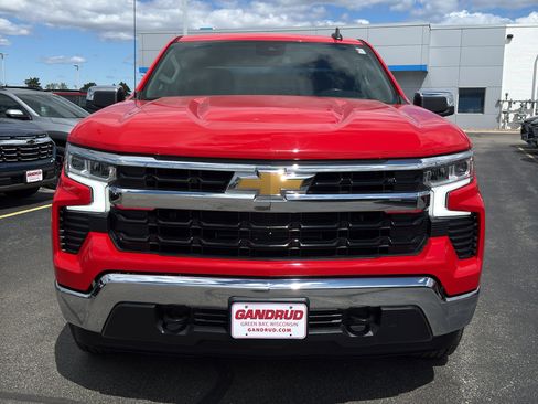Used 2022 Chevrolet Silverado 1500 LT AWD/4WD image 3