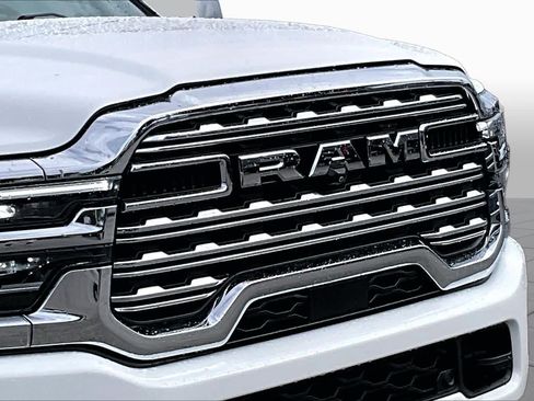 Used 2025 RAM 2500 Limited AWD/4WD image 26