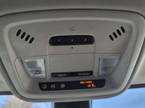 Used 2021 Chevrolet Traverse LT w/ LPO, Floor Liner Package AWD/4WD image 33