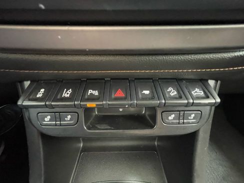 Used 2021 GMC Canyon AT4 w/ Driver Alert Package image 18