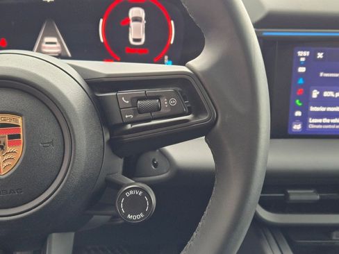 Used 2025 Porsche Macan Electric image 28