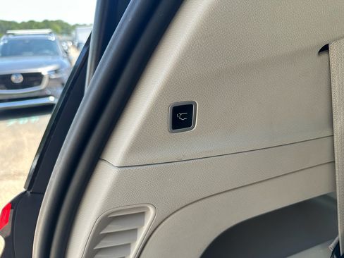 Used 2023 Chrysler Pacifica Touring-L FWD image 29
