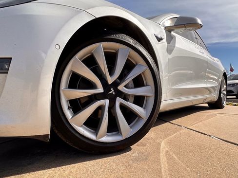 Used 2020 Tesla Model 3 Performance image 9