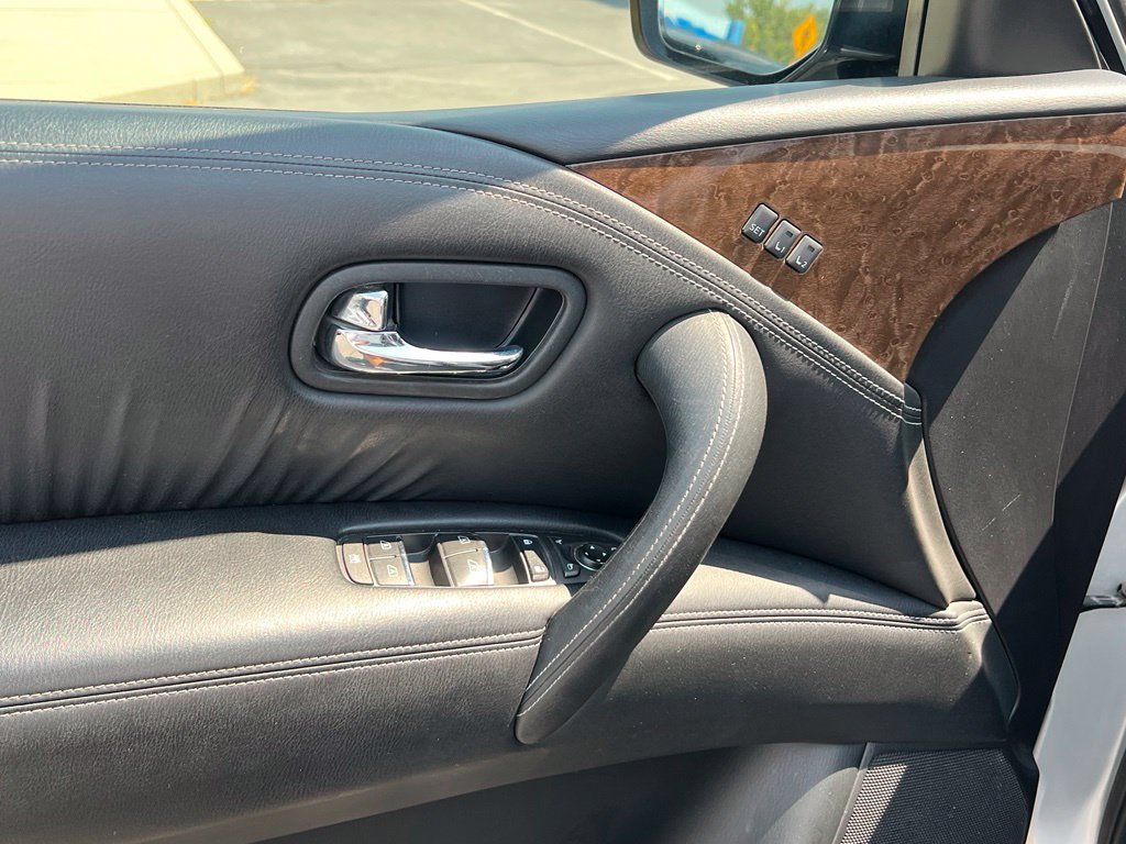 Used 2015 INFINITI QX80 4WD w/ Driver's Assistance Package image 29