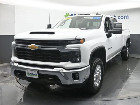 Used 2024 Chevrolet Silverado 3500 LT w/ Convenience Package image 17