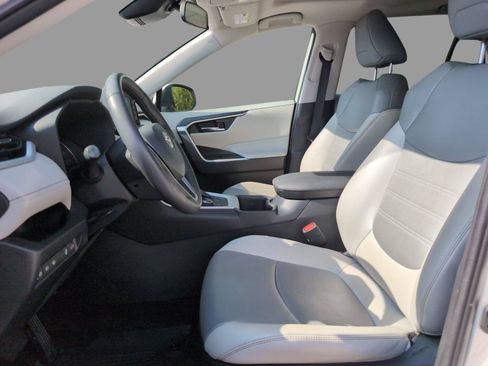 Used 2022 Toyota RAV4 XLE Premium AWD/4WD image 17